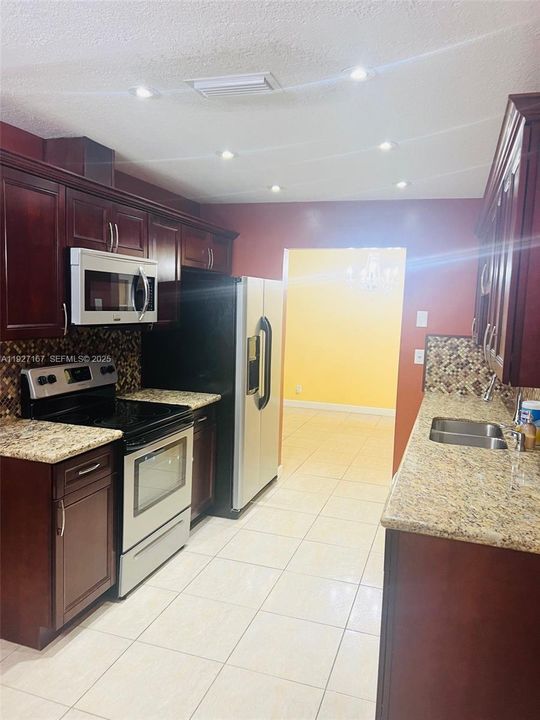 For Rent: $3,150 (2 beds, 2 baths, 1774 Square Feet)