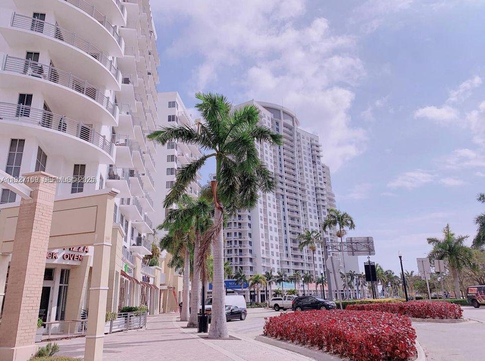 В аренду: $2,200 (1 спален, 1 ванн, 690 Квадратных фут)