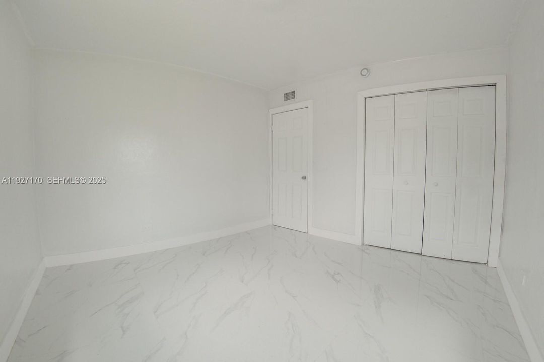 出租: $2,800 (2 贝兹, 1 浴室, 901 平方英尺)