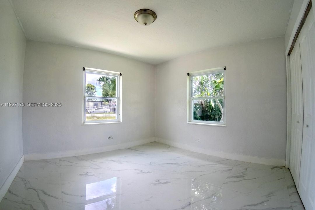 出租: $2,800 (2 贝兹, 1 浴室, 901 平方英尺)