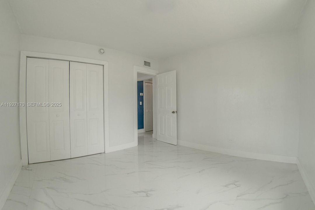 出租: $2,800 (2 贝兹, 1 浴室, 901 平方英尺)