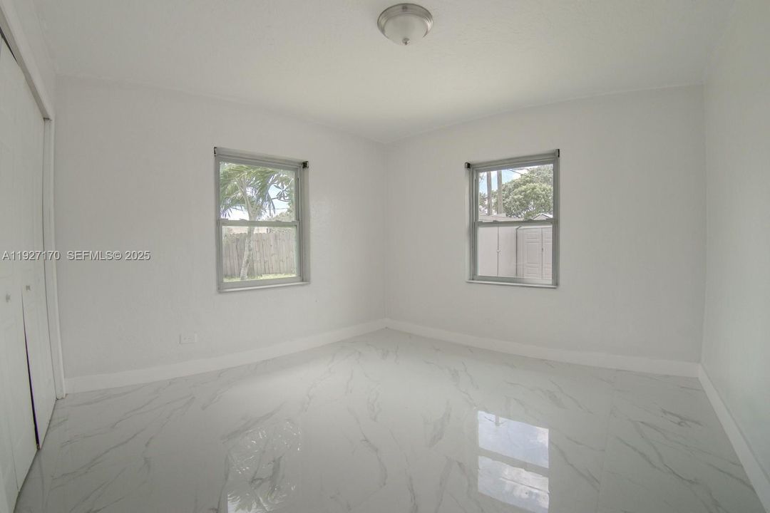 出租: $2,800 (2 贝兹, 1 浴室, 901 平方英尺)