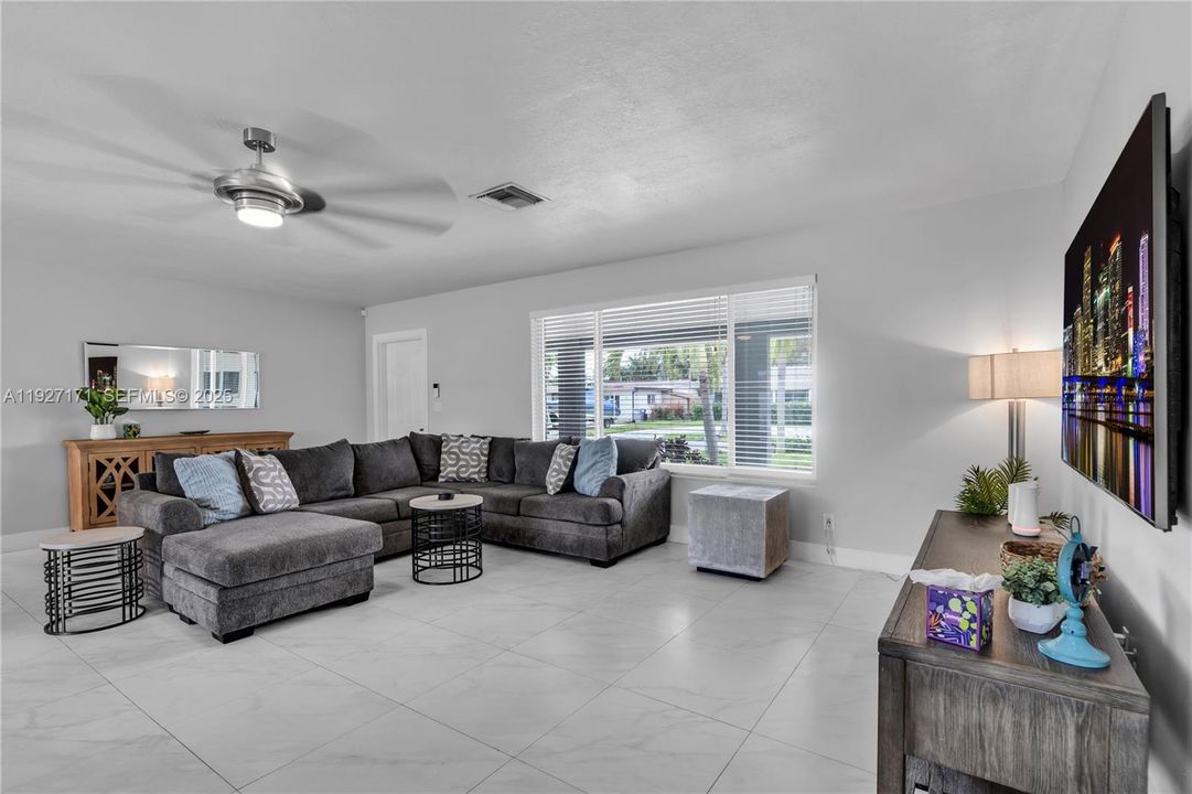 For Rent: $5,000 (4 beds, 2 baths, 1638 Square Feet)