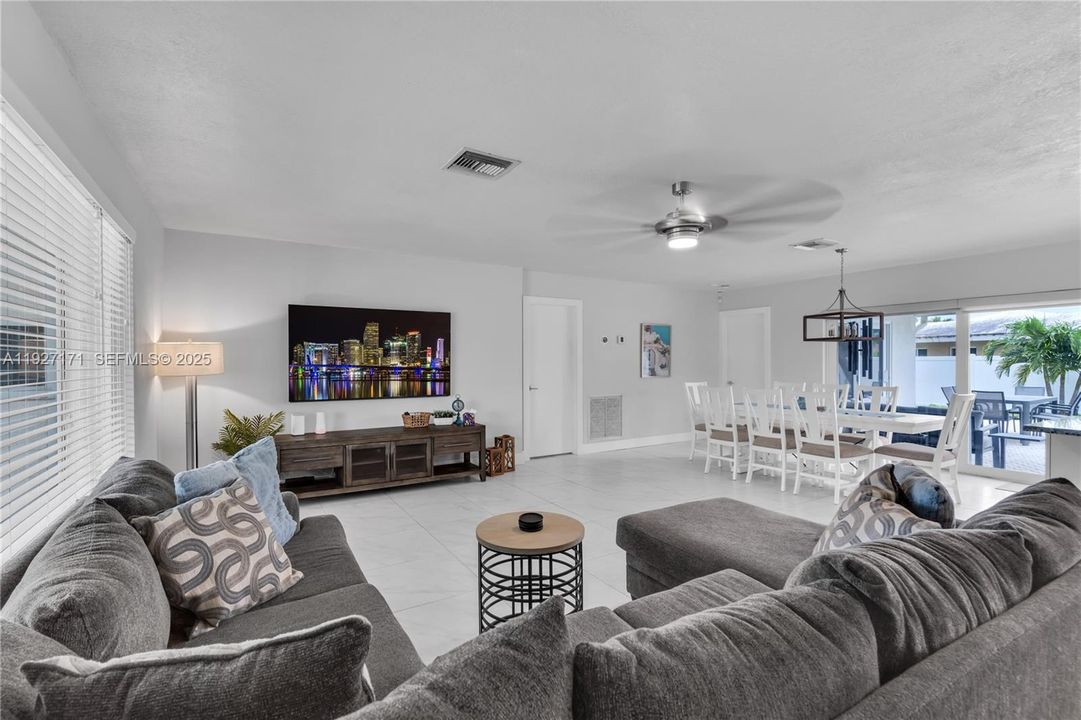 For Rent: $5,000 (4 beds, 2 baths, 1638 Square Feet)