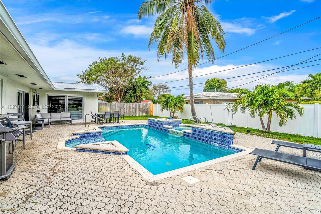 For Rent: $5,000 (4 beds, 2 baths, 1638 Square Feet)