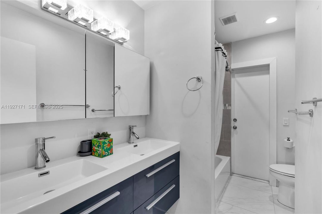 For Rent: $5,000 (4 beds, 2 baths, 1638 Square Feet)