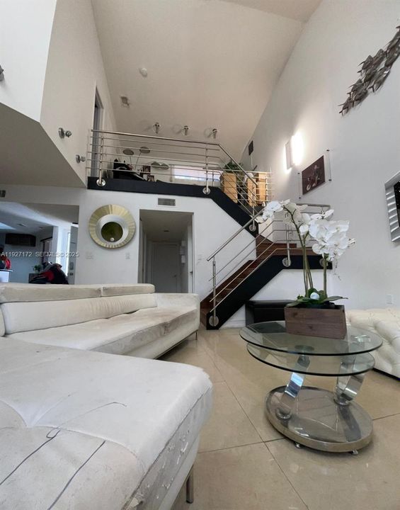 待售: $393,000 (2 贝兹, 2 浴室, 1329 平方英尺)