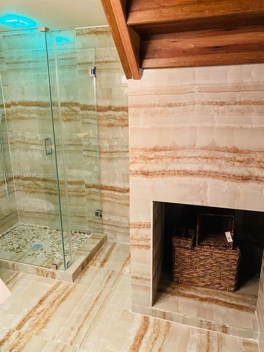 For Sale: $393,000 (2 beds, 2 baths, 1329 Square Feet)