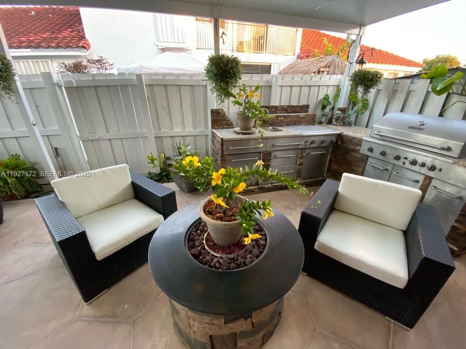 For Sale: $393,000 (2 beds, 2 baths, 1329 Square Feet)