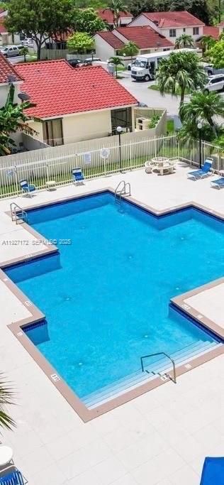 For Sale: $393,000 (2 beds, 2 baths, 1329 Square Feet)