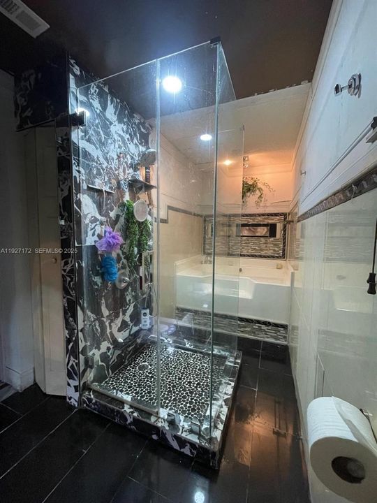 For Sale: $393,000 (2 beds, 2 baths, 1329 Square Feet)