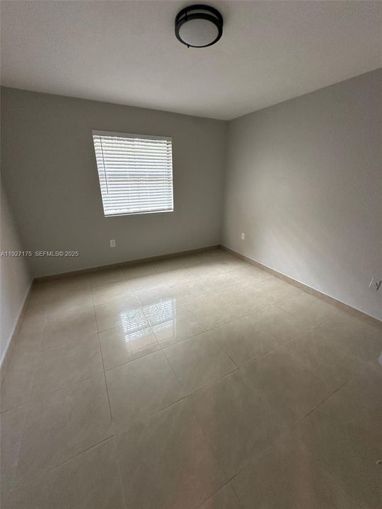 For Rent: $1,900 (1 beds, 1 baths, 588 Square Feet)