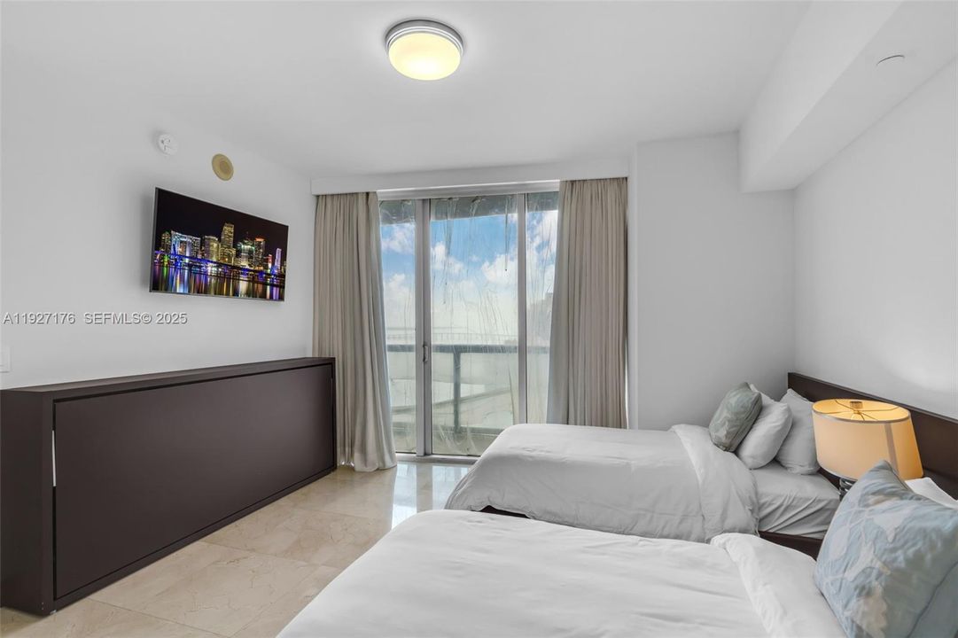 На продажу: $1,075,000 (2 спален, 2 ванн, 1450 Квадратных фут)