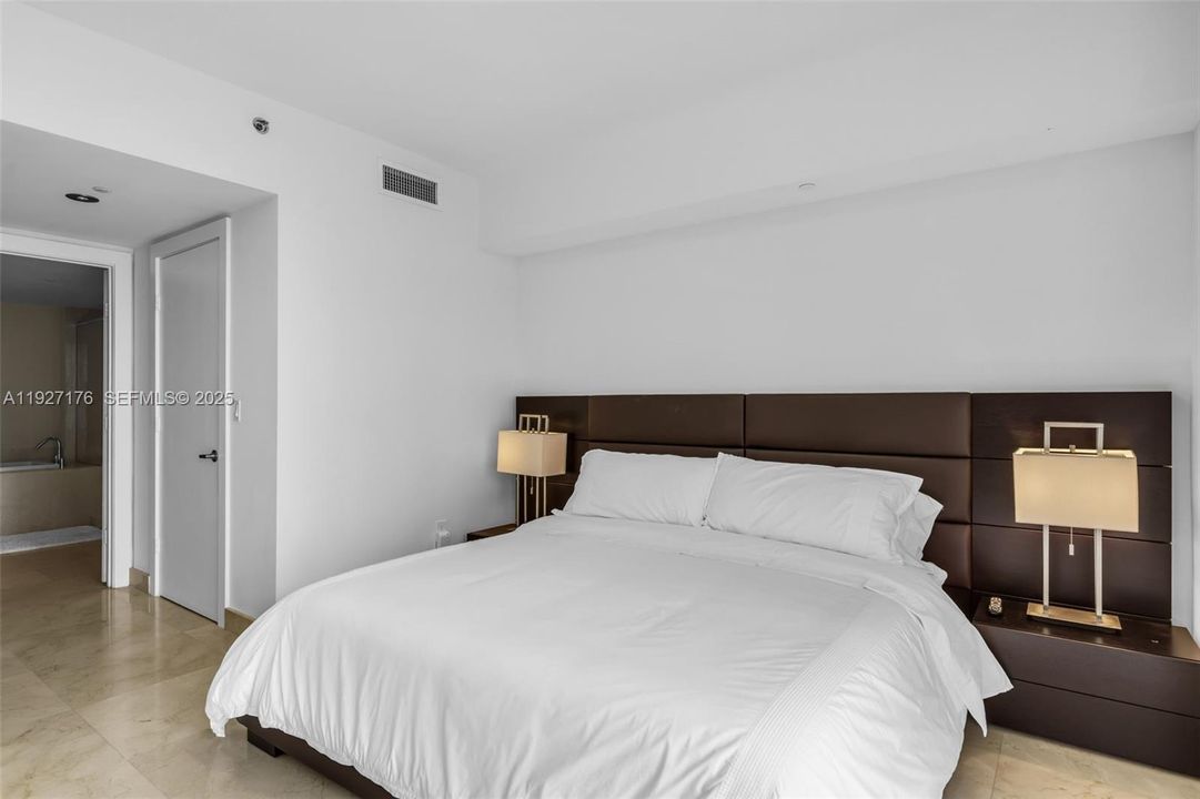 На продажу: $1,075,000 (2 спален, 2 ванн, 1450 Квадратных фут)