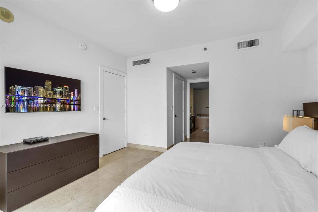 На продажу: $1,075,000 (2 спален, 2 ванн, 1450 Квадратных фут)