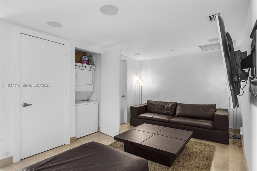 На продажу: $1,075,000 (2 спален, 2 ванн, 1450 Квадратных фут)