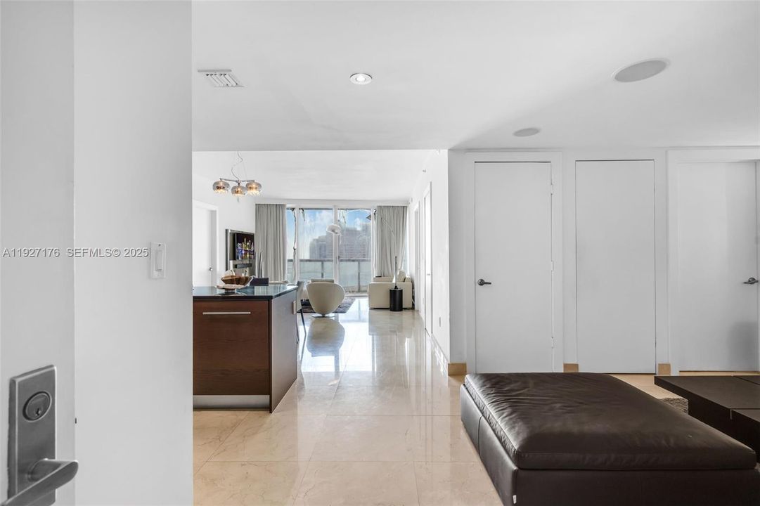 На продажу: $1,075,000 (2 спален, 2 ванн, 1450 Квадратных фут)