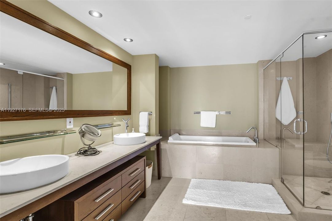 На продажу: $1,075,000 (2 спален, 2 ванн, 1450 Квадратных фут)