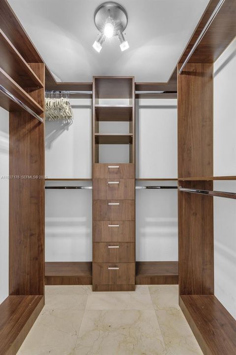 На продажу: $1,075,000 (2 спален, 2 ванн, 1450 Квадратных фут)