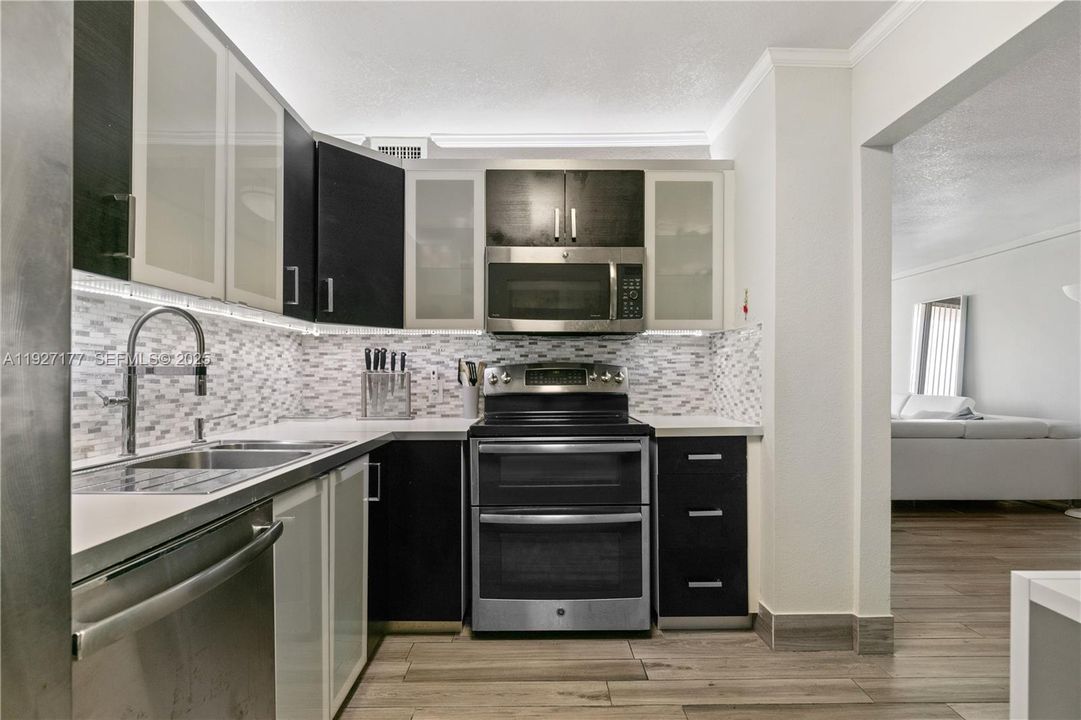 待售: $549,000 (2 贝兹, 2 浴室, 1358 平方英尺)