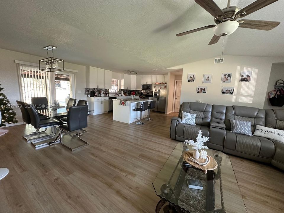 На продажу: $535,000 (4 спален, 3 ванн, 0 Квадратных фут)