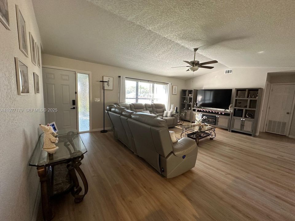 На продажу: $535,000 (4 спален, 3 ванн, 0 Квадратных фут)