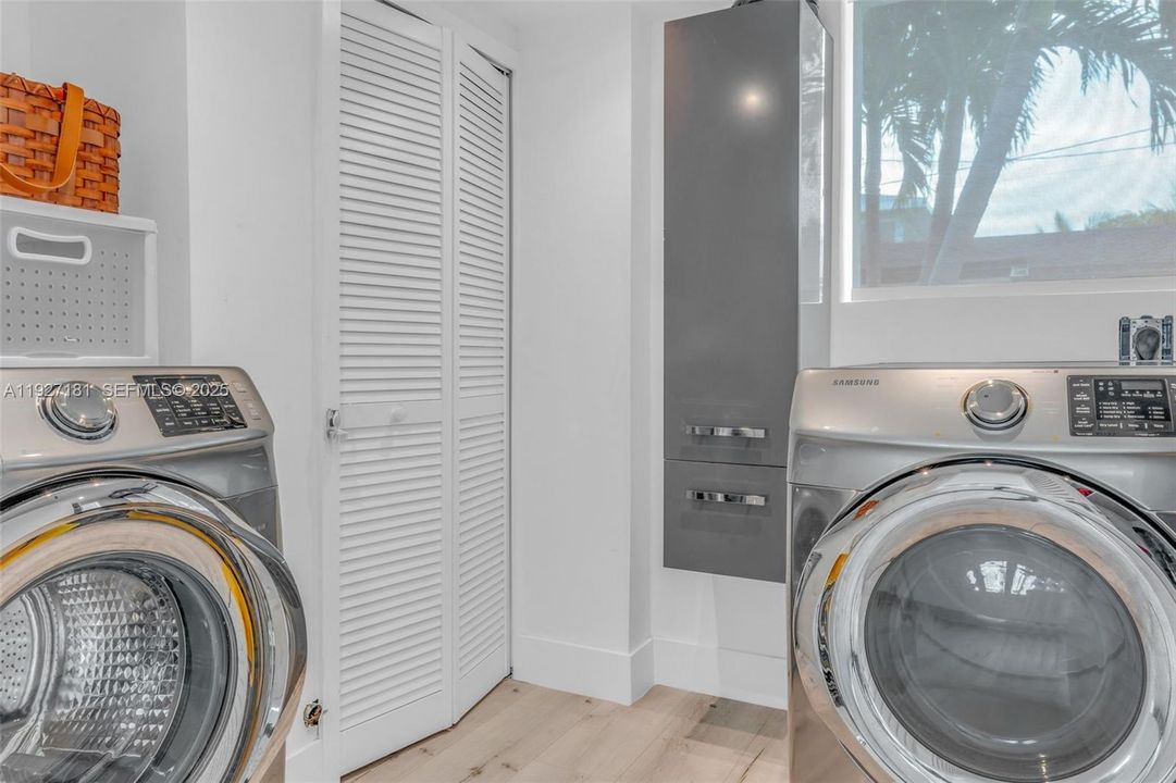 待售: $2,450,000 (3 贝兹, 3 浴室, 2486 平方英尺)