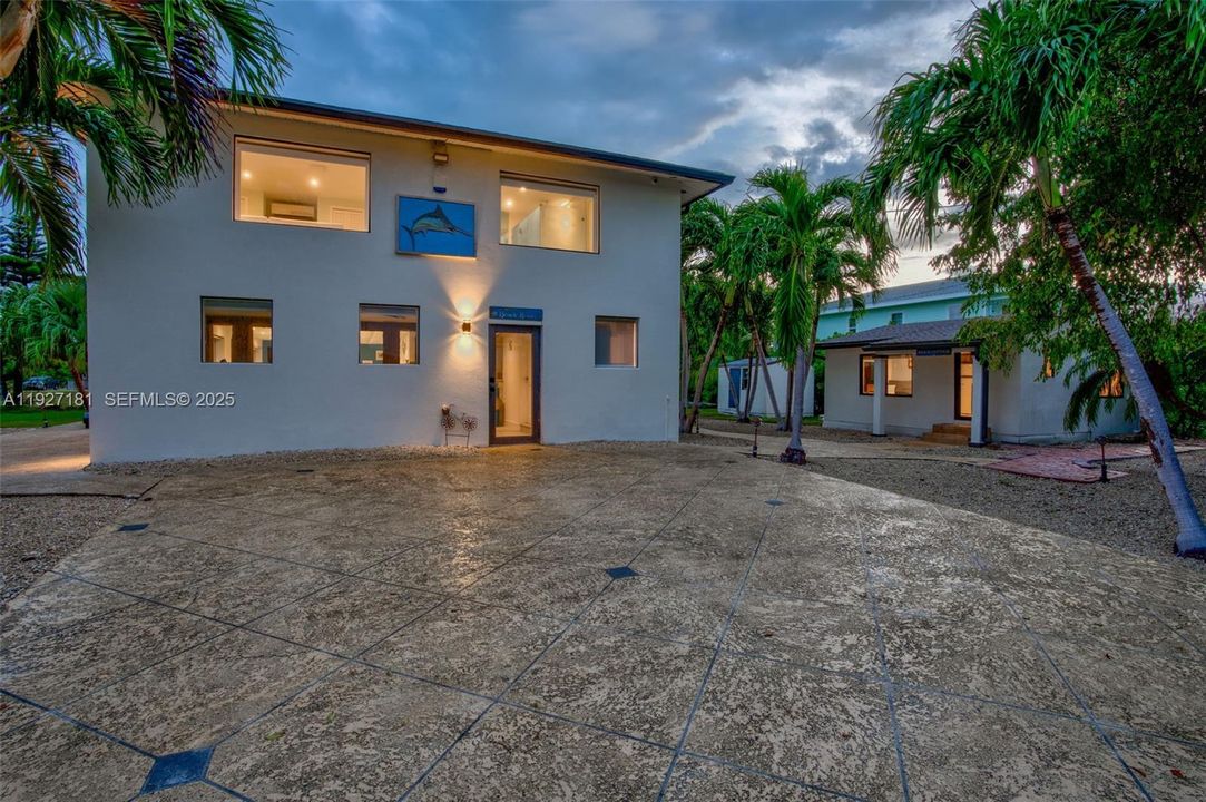 待售: $2,450,000 (3 贝兹, 3 浴室, 2486 平方英尺)