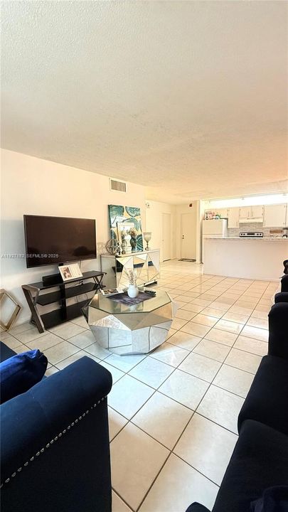 For Sale: $175,000 (2 beds, 1 baths, 1075 Square Feet)