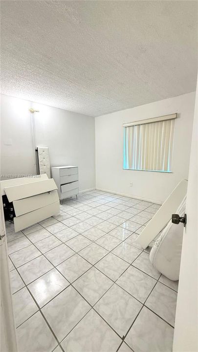 For Sale: $175,000 (2 beds, 1 baths, 1075 Square Feet)