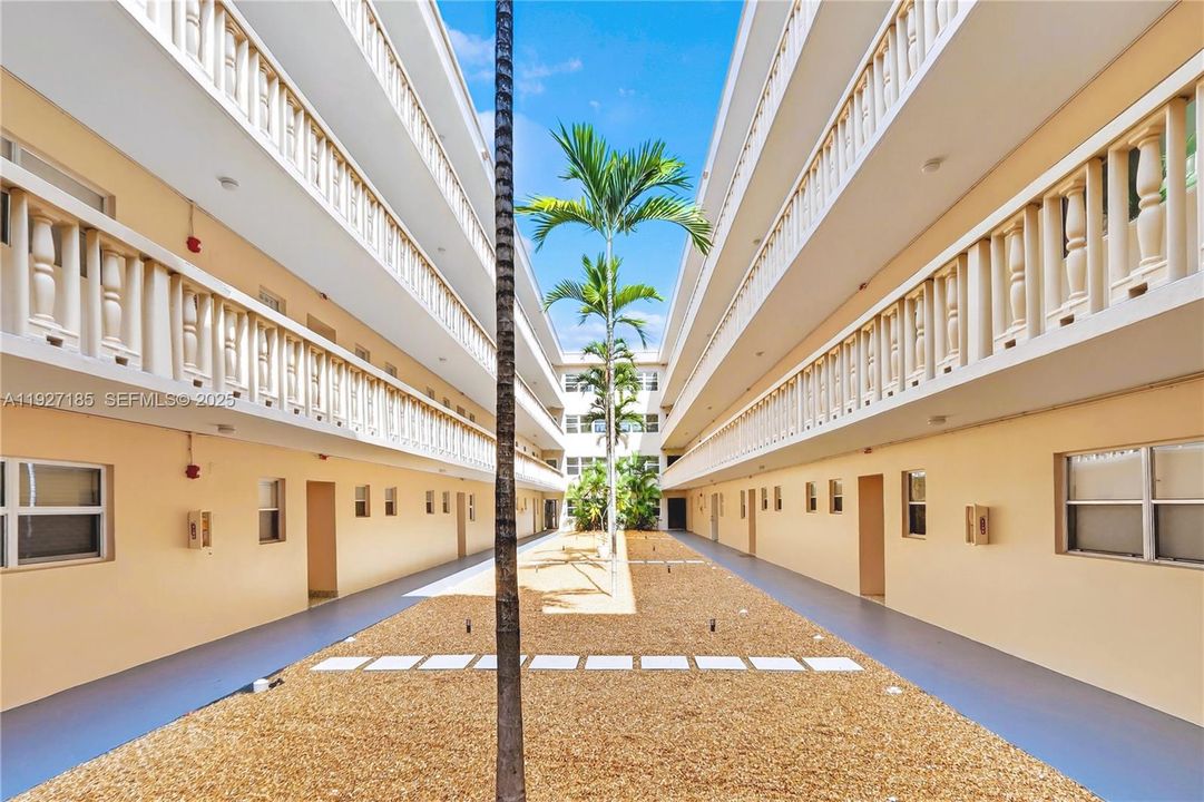 待售: $189,777 (1 贝兹, 1 浴室, 770 平方英尺)