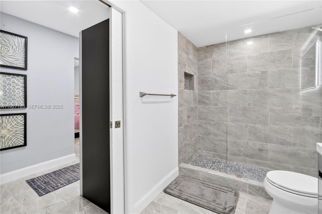 待售: $189,777 (1 贝兹, 1 浴室, 770 平方英尺)