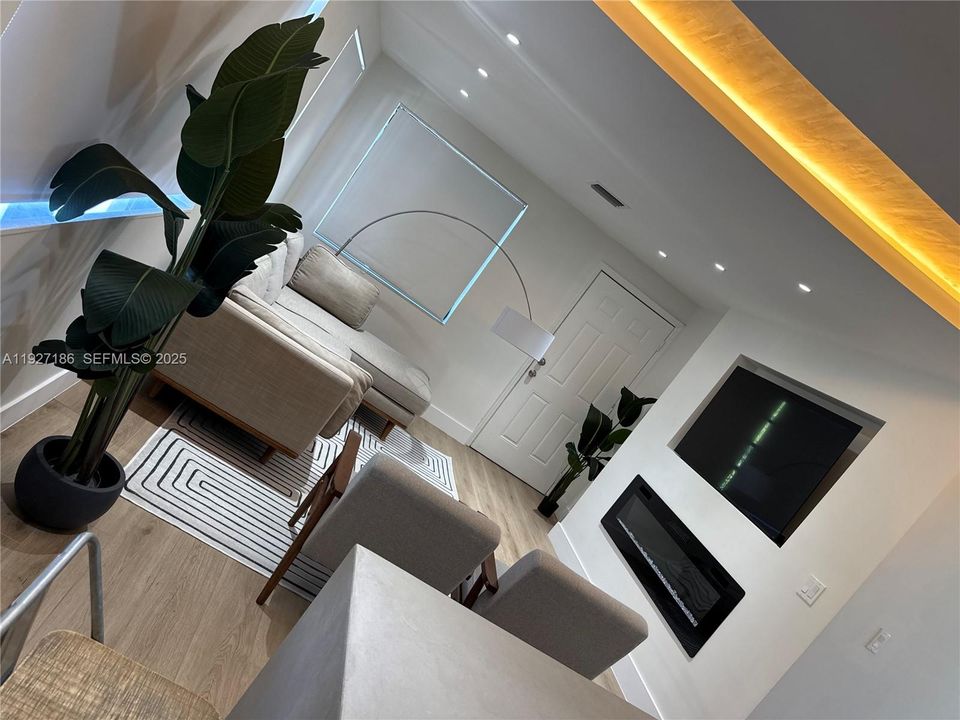 В аренду: $3,000 (2 спален, 1 ванн, 850 Квадратных фут)