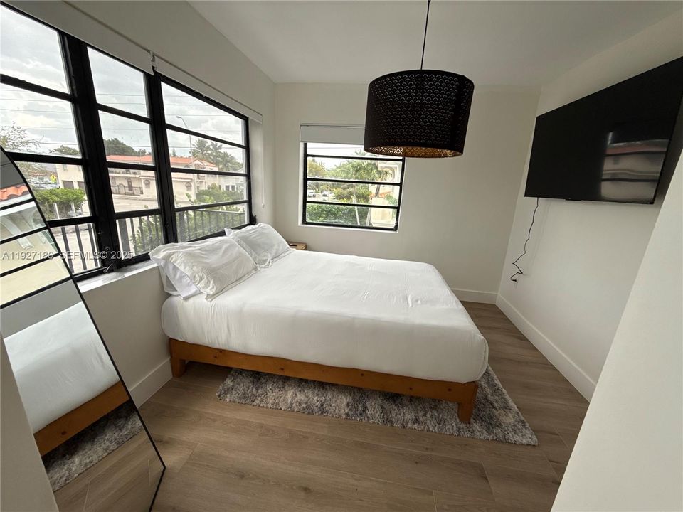 В аренду: $3,000 (2 спален, 1 ванн, 850 Квадратных фут)