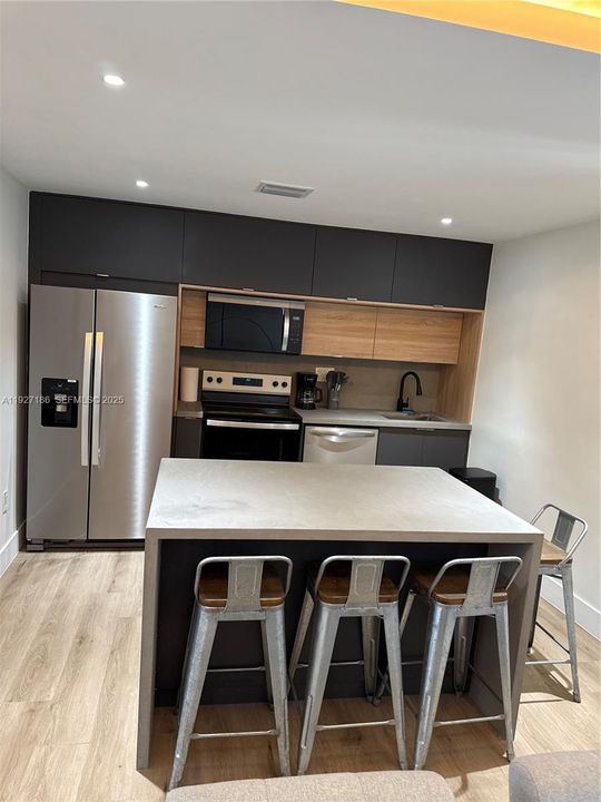 В аренду: $3,000 (2 спален, 1 ванн, 850 Квадратных фут)