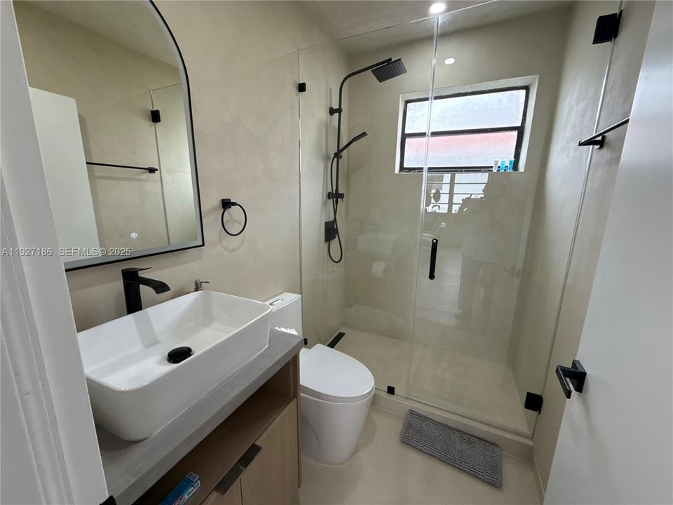 В аренду: $3,000 (2 спален, 1 ванн, 850 Квадратных фут)