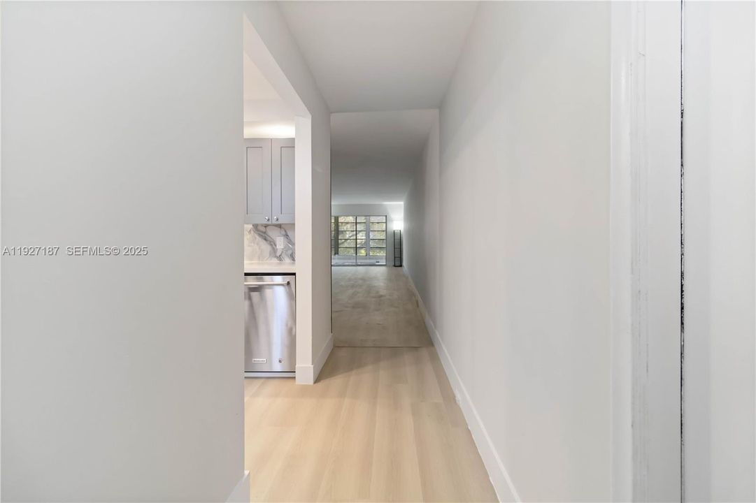 For Sale: $339,900 (2 beds, 2 baths, 1210 Square Feet)