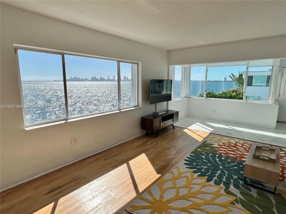 В аренду: $3,500 (2 спален, 2 ванн, 1300 Квадратных фут)