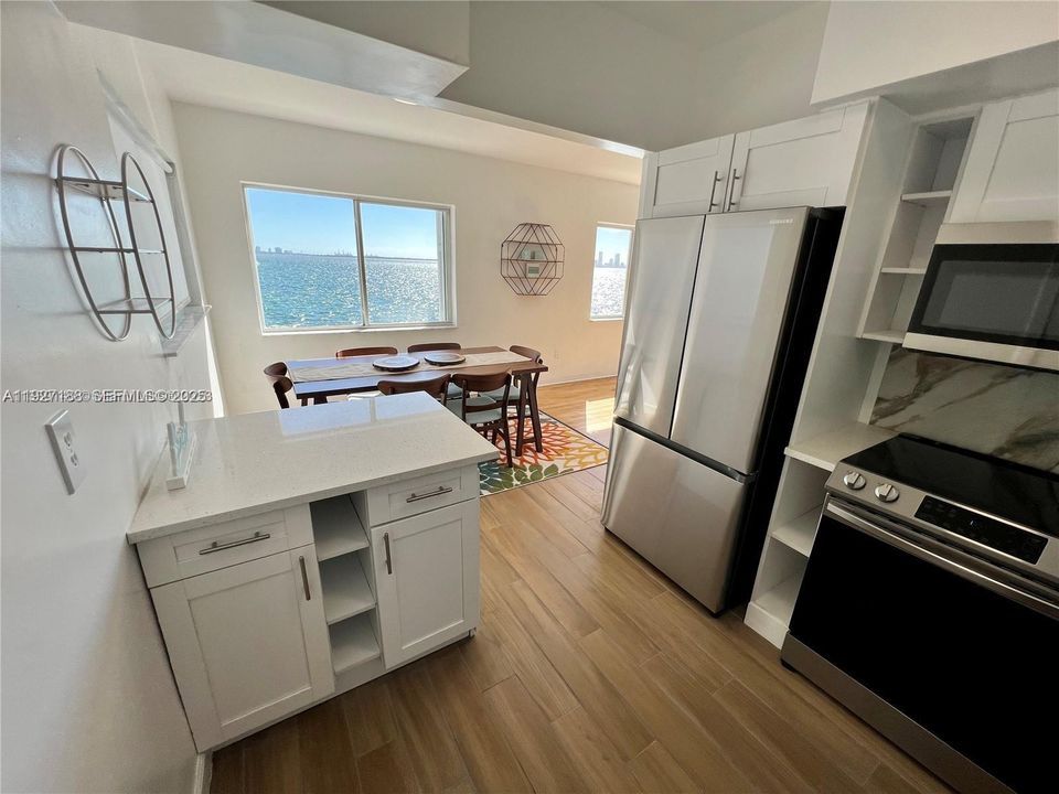 В аренду: $3,500 (2 спален, 2 ванн, 1300 Квадратных фут)