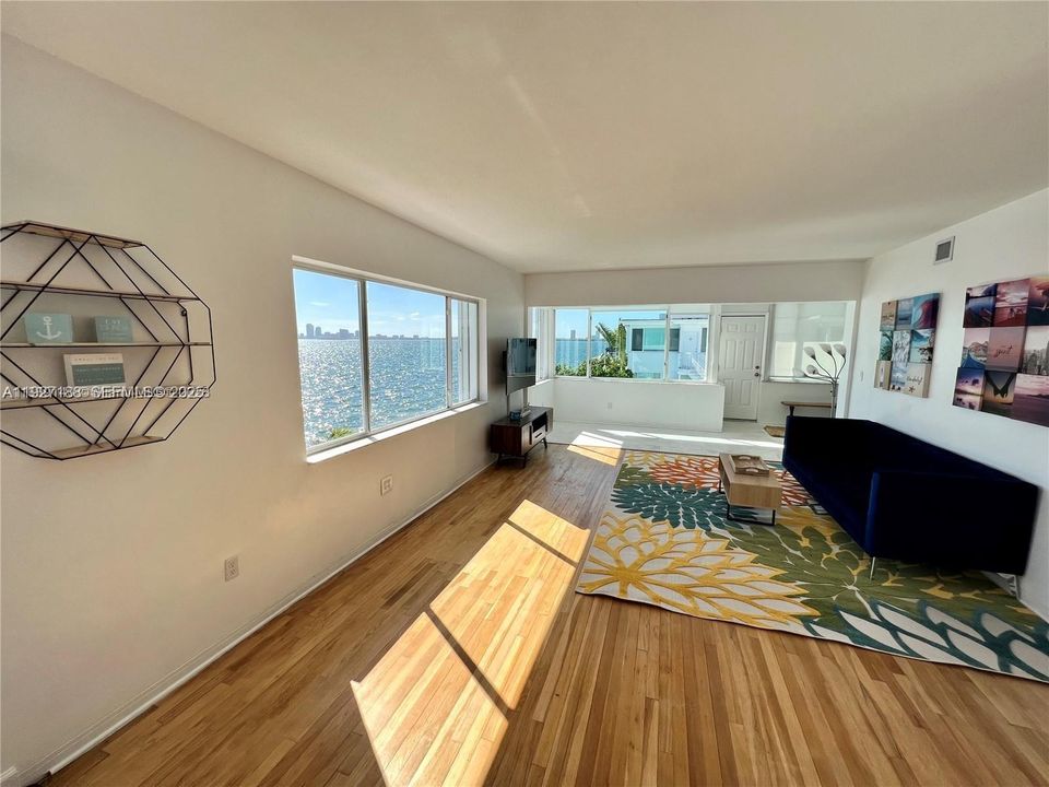 В аренду: $3,500 (2 спален, 2 ванн, 1300 Квадратных фут)