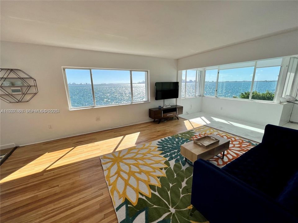 В аренду: $3,500 (2 спален, 2 ванн, 1300 Квадратных фут)