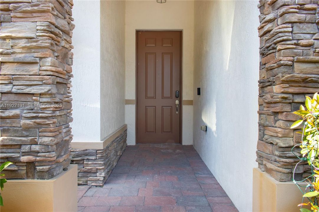 For Sale: $1,250,000 (5 beds, 4 baths, 3820 Square Feet)