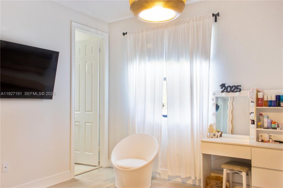 For Sale: $1,250,000 (5 beds, 4 baths, 3820 Square Feet)