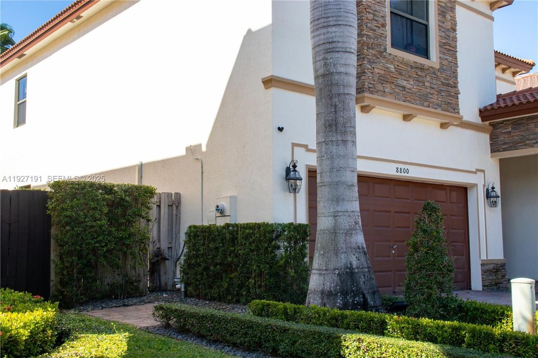 For Sale: $1,250,000 (5 beds, 4 baths, 3820 Square Feet)