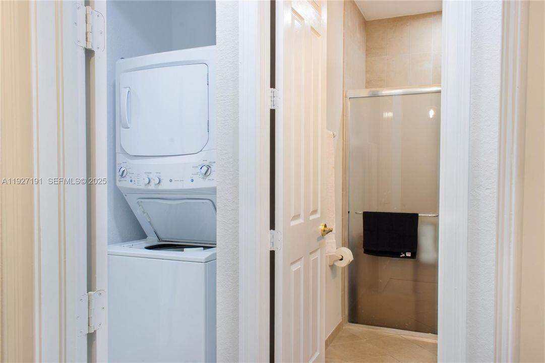 For Sale: $1,250,000 (5 beds, 4 baths, 3820 Square Feet)