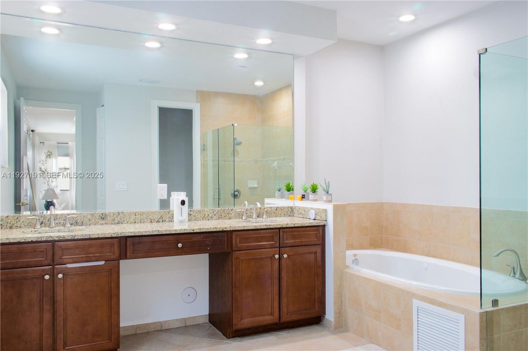 For Sale: $1,250,000 (5 beds, 4 baths, 3820 Square Feet)