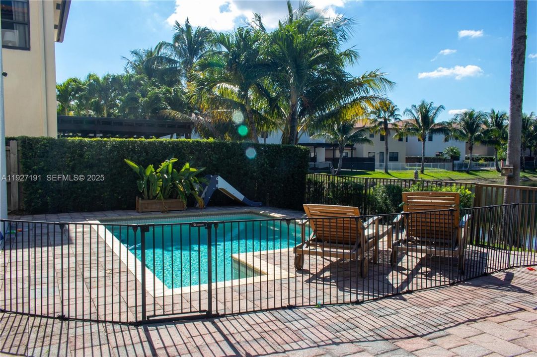 For Sale: $1,250,000 (5 beds, 4 baths, 3820 Square Feet)