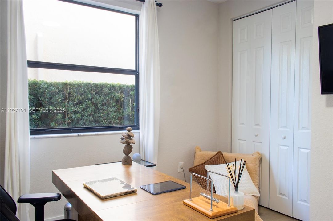 For Sale: $1,250,000 (5 beds, 4 baths, 3820 Square Feet)