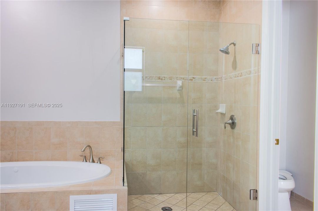 For Sale: $1,250,000 (5 beds, 4 baths, 3820 Square Feet)