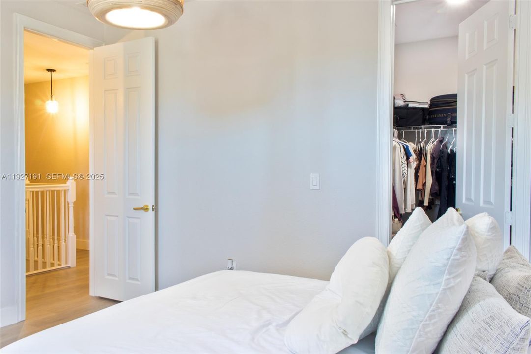 For Sale: $1,250,000 (5 beds, 4 baths, 3820 Square Feet)